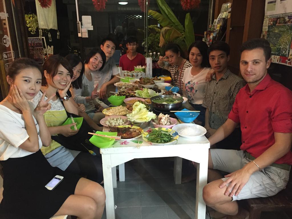 Zoe Hostel Chiang Mai Bagian luar foto
