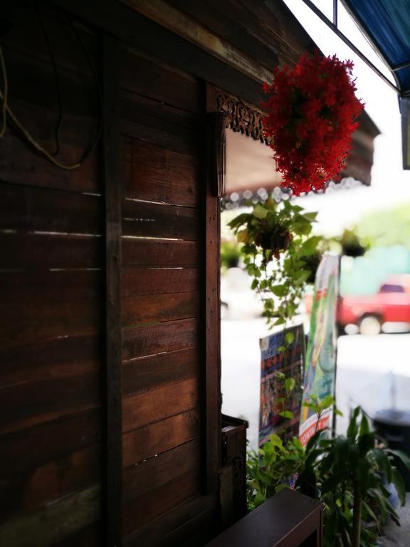 Zoe Hostel Chiang Mai Bagian luar foto