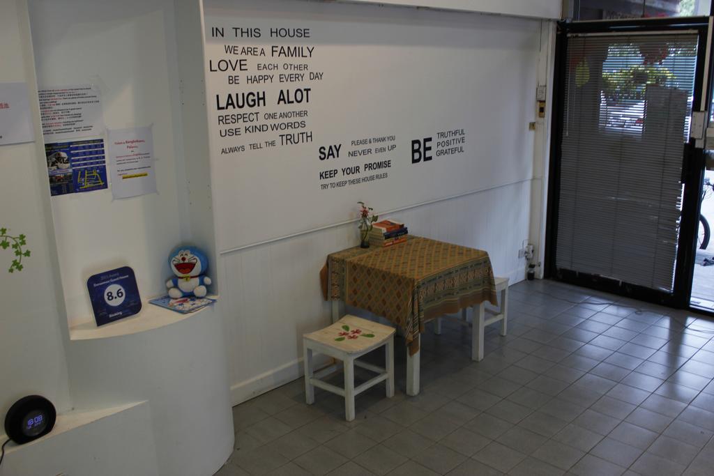 Zoe Hostel Chiang Mai Bagian luar foto