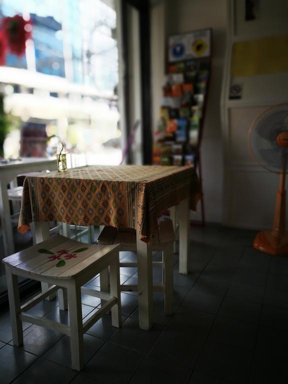 Zoe Hostel Chiang Mai Bagian luar foto